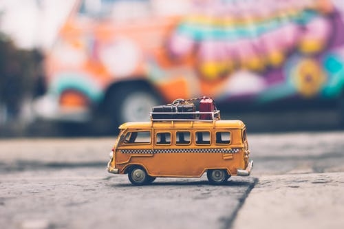 使用高效文檔翻譯，在線免費(fèi)翻譯嗨翻五一